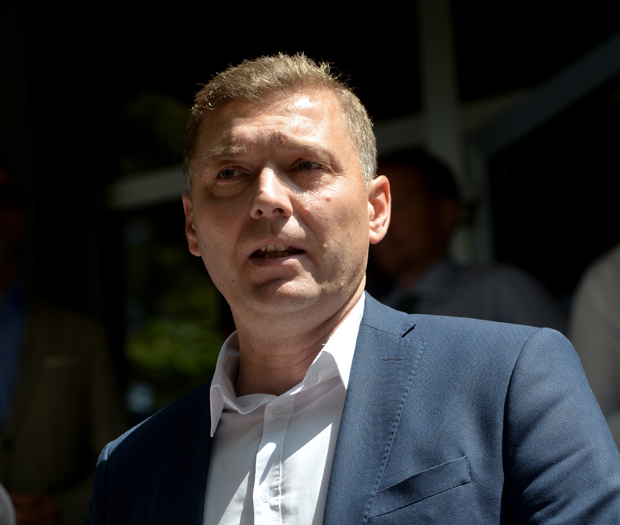 СНС: Зеленовић због недостатка воска обара изборе у Шапцу!