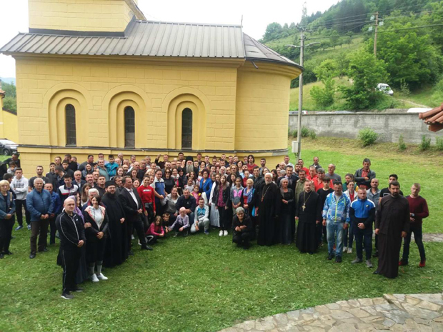 Епископ Јоаникије киван на Милову власт: Мисле да опстану удружени са короном, а пре 20 дана су причали другу причу