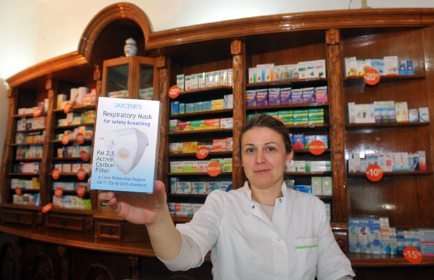 Маске и алкохол поново тражени