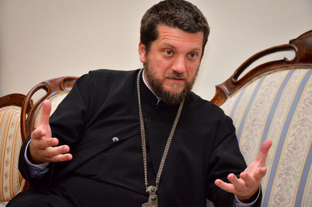 „Презиремо политичку злоупотребу бриге за здравље“: Отац Гојко Перовић о забрани литија