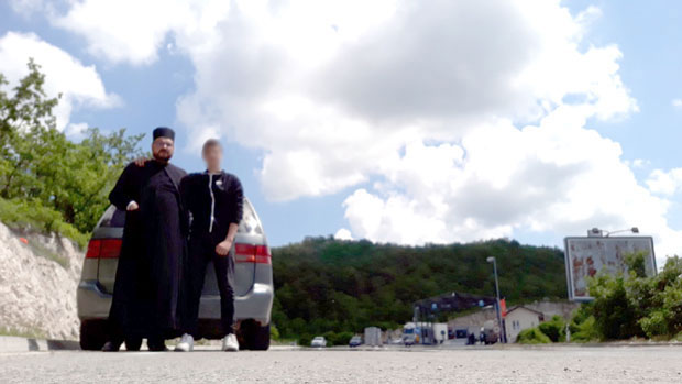 Исповест ђакона коме полиција Црне Горе 24 сата не дозвољава да пређе границу: Рекли су ми да представлјам опасност, чекам са дететом