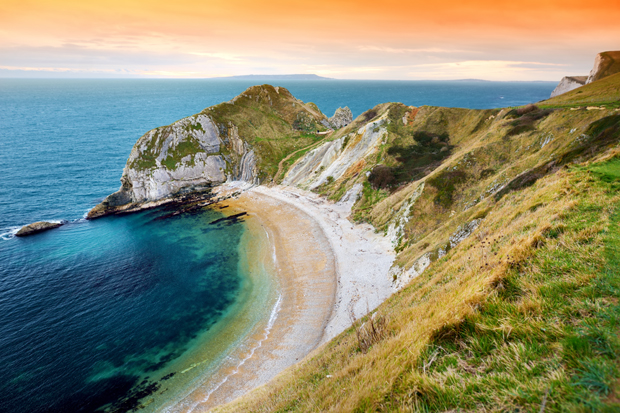 Хиљаде људи на плажама, Џонсон ван себе: Мислите да се бесмртни и непобедиви (ФОТО)