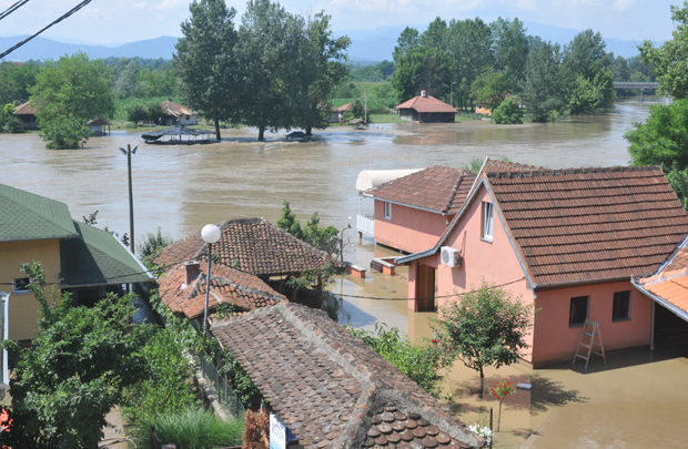 Комисије крећу у процену штете после поплава: Набујали Ибар однео и мост