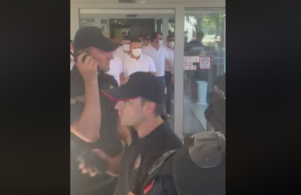 Ухапшено ПЕТ ОДБРНИКА опозиције: Полиција и ДПС настављају са насиљем у Будви (ВИДЕО)