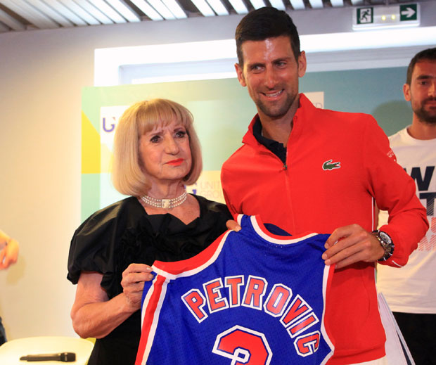 Бисерка Петровић, мајка легендарног Дражена, из самоизолације, за Новости“: Ноле је велики спортиста, али још већи човек