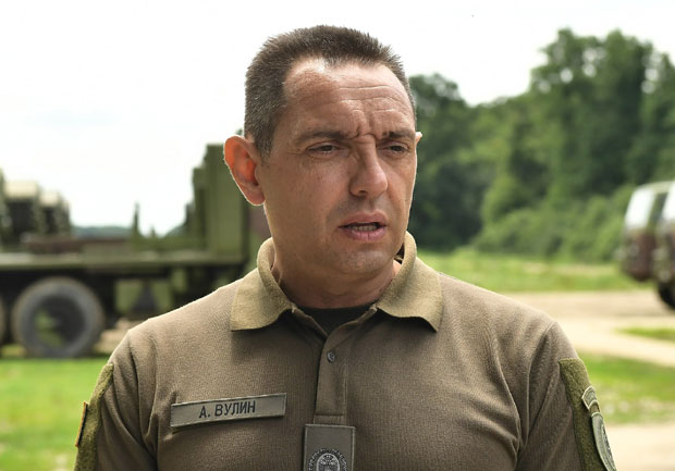 ВУЛИН ЕКСПРЕСНО ОДГОВОРИО НА СКАНДАЛОЗНИ ТВИТ СЕЉИМИЈА:
Драго ми је што не крије чија би га смрт обрадовала
