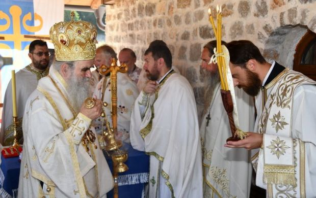 Народ и Црква су против безакоња, а не против Црне Горе: Митрополит Амфилохије у манастиру Подластва у Грбљу