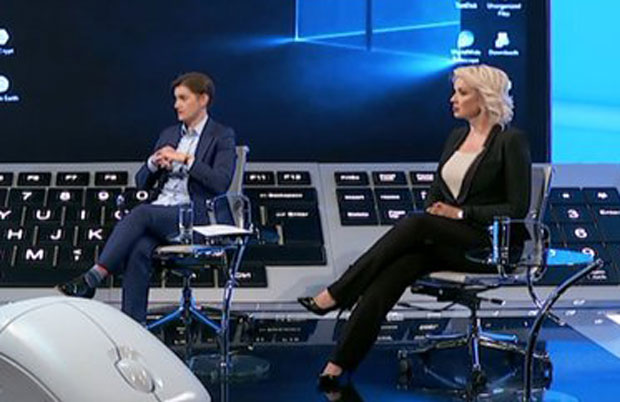 Брнабић и Кисић у Хит Твиту: На састанку Кризног штаба одлучујемо о новим мерама за сузбијање епидемије
