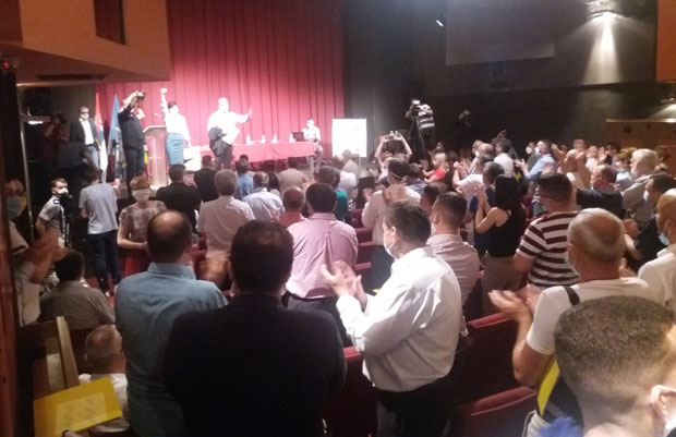 Две седнице главног одбора ДС истовремено у два града: Део демократа удружује се са Тадићевим СДС


