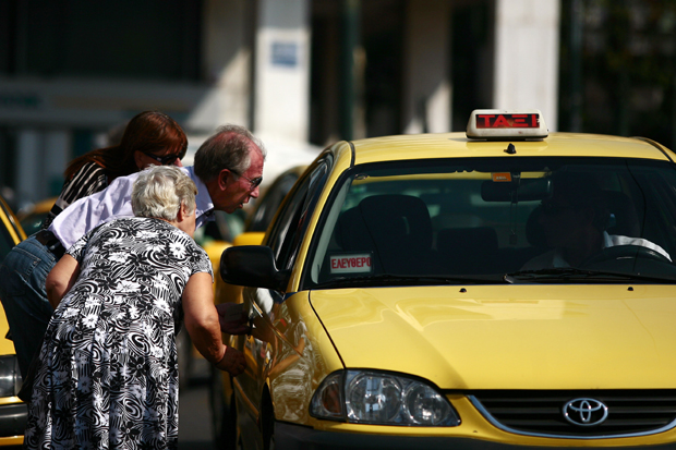 Сви ви који идете на летовање у Грчку, ОБРАТИТЕ ПАЖЊУ НА НОВО ПРАВИЛО: Колико особа сме да буде у аутомобилу