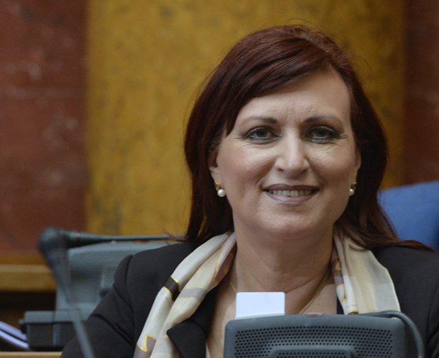 Шпијунка: Трешње у теглама