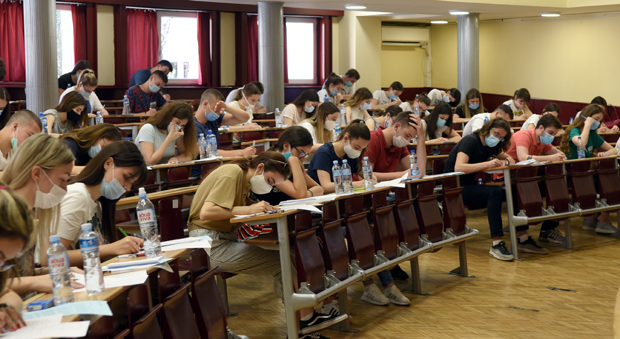 ПОЧЕЛИ ПРИЈЕМНИ ИСПИТИ: По шест психолога у трци за један ИНДЕКС, велико интересовање и за ФОН