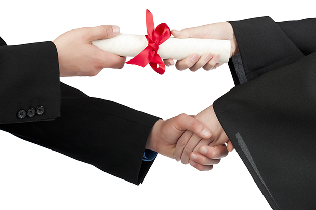 Нова афера у Нишу:  Фалсификоване дипломе продавали по цени од 150 до 400 евра