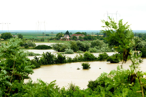 На Тамишу код насеља Јаша Томић: Укинута одбрана од поплава