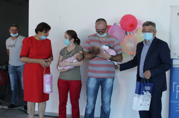 „КОНФЕРЕНЦИЈА БЕБА“ У Бијељини: Близанци „запали за око“ 