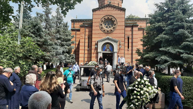 Слика од које застаје дах: Када су сви отишли, Караси је пришао гробу Илије Петковића... (ФОТО)