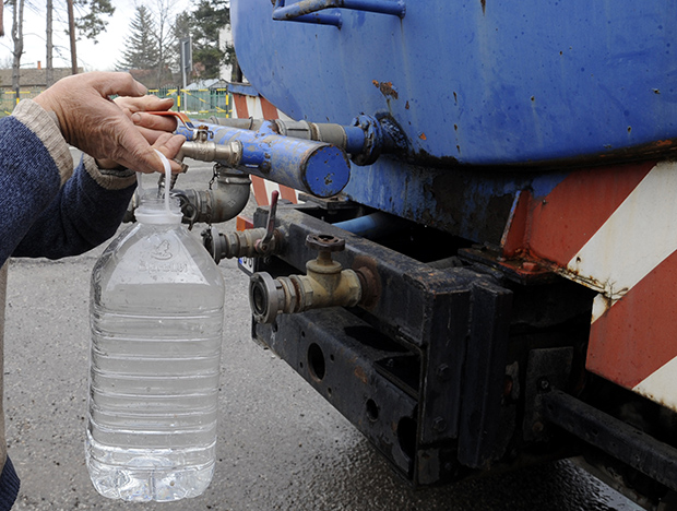 Проблеми са водоснабдевањем у Ушћу: ВОДА НИЈЕ ЗА ПИЋЕ