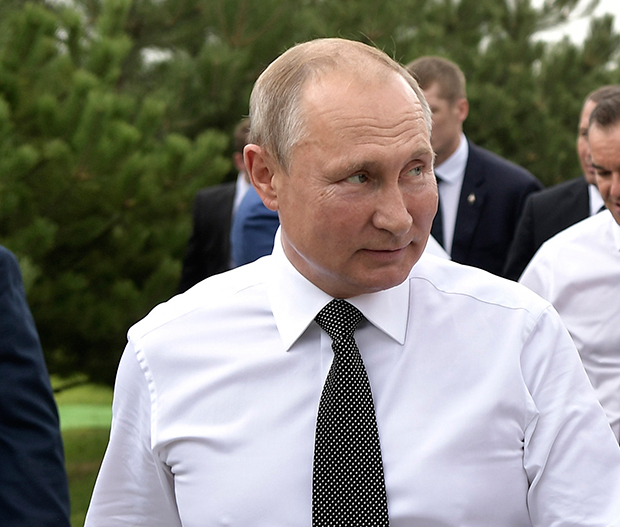 Путинова кошуља на аукцији: Цена ПРАВА СИТНИЦА - огласио се и Кремљ! (ФОТО)