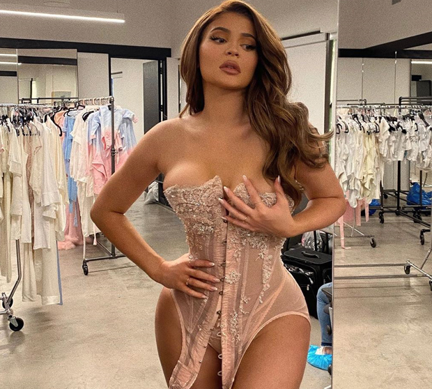 Исплаћујемо раднике: Кајли и Кендал Џенер још једном демантовале гласине