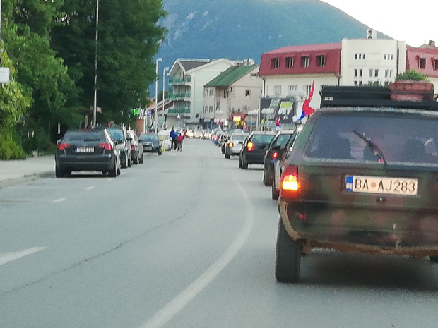 ТРАДИЦИОНАЛНА ауто литија у Беранама: Више од 350 АУТОМОБИЛА у одбрани светиња!