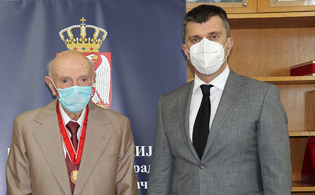 НАРОДНИ ХЕРОЈ: Петар Матић одликован за 100. рођендан