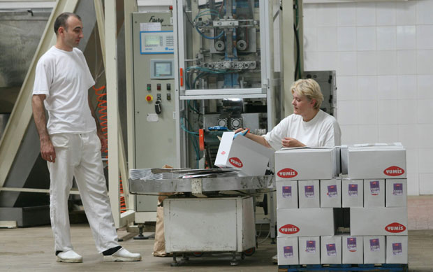 У мају пад индустријске производње у односу на април: Храна спасава српски извоз