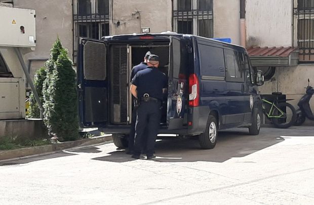 Почело суђење Малчанском берберину: Погледајте СНИМАК како Јовановића доводе у Виши суд у Нишу (ВИДЕО)