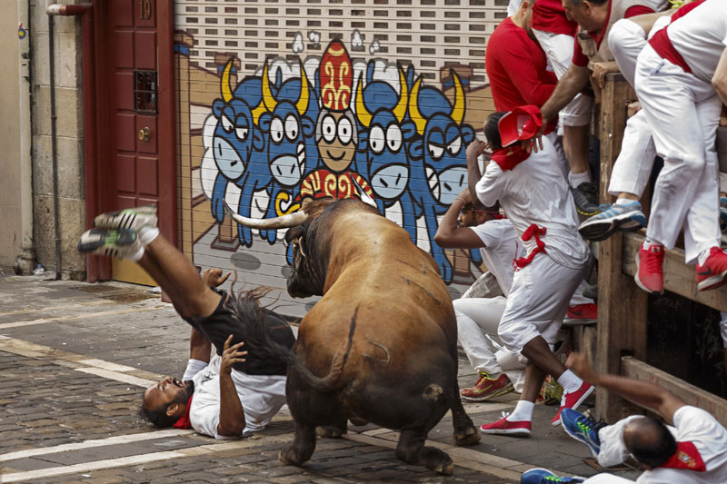 Пет Шпанаца повређено у јурњави с биковима