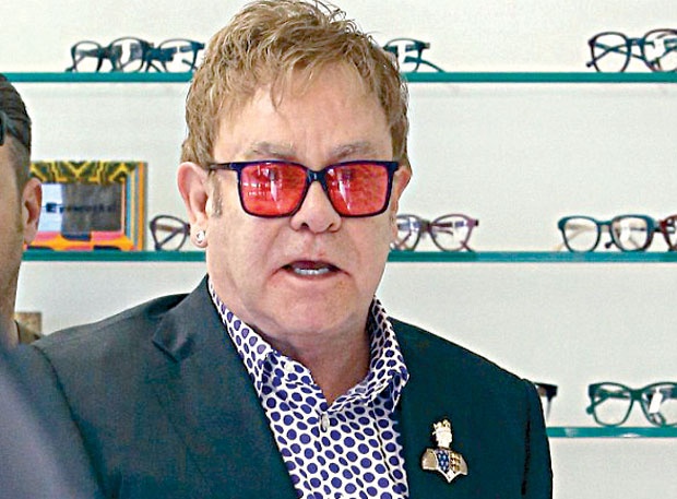 Кремљ: Путин и Елтон Џон нису разговарали