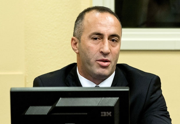 У Дечанима запаљена застава Француске