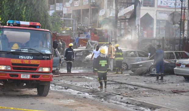 Нигерија: 27 мртвих, 83 рањено у три бомбашка напада