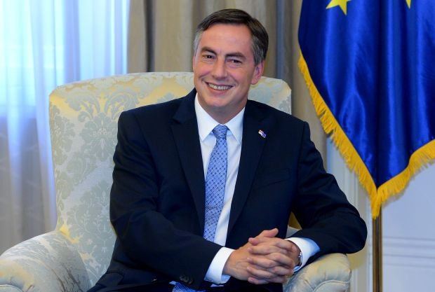 Хан и Мекалистер: Србија напредовала ка ЕУ, Приштина да укине таксу од 100 одсто