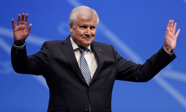 Зехофер: Постигнут договор о имиграцији, остајем министар