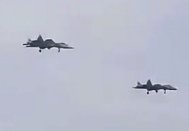 Још два руска ловца пете генерације Су-57 долетела у базу Хмејмим 