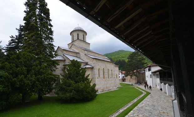 Албански историчари траже народни протест због обуставе радова крај Дечана