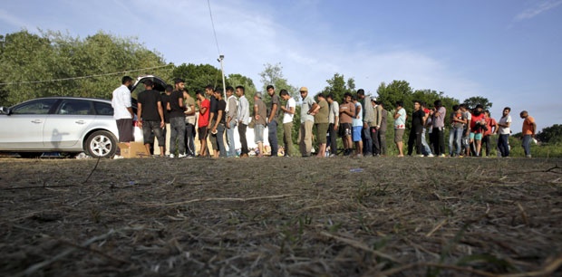 Сијарто: Мађарска неће бити земља миграната