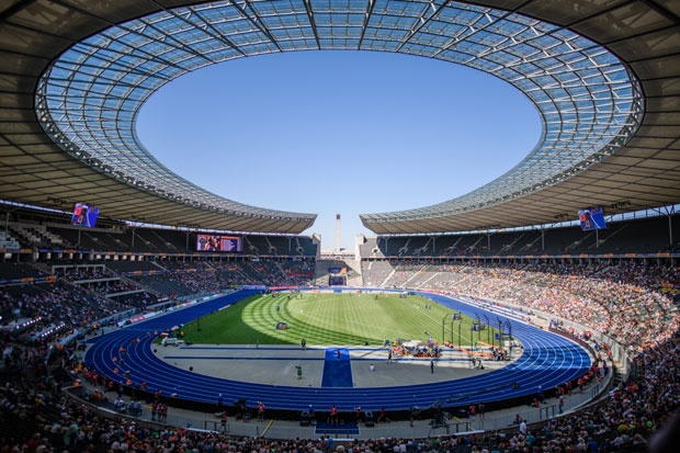 Дерби налепницама на улицама Берлина