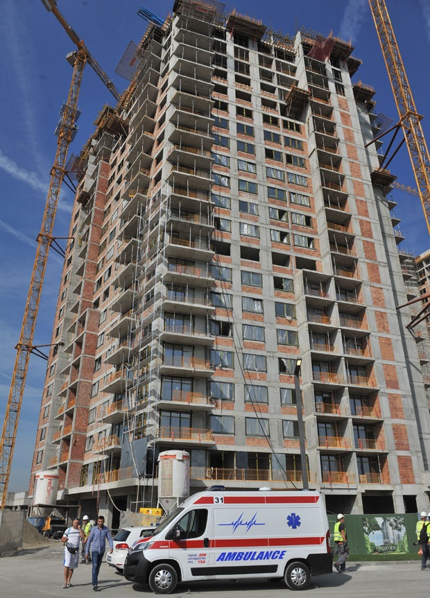 Пао радник на градилишту Београда на води, тешко повређен