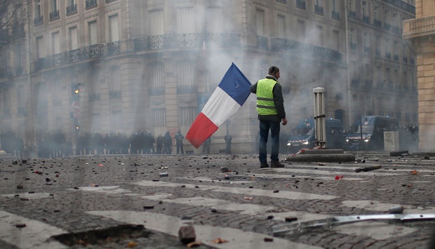 Влада Француске спрема закон с најављеним мерама по захтевима жутих прслука