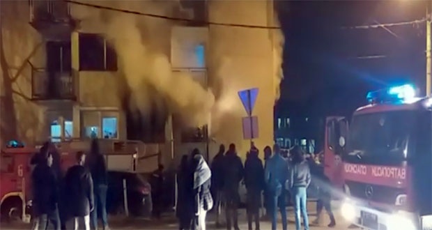 ВАТРА ПРОГУТАЛА СТАН У НОВОМ ПАЗАРУ: Спасли бебу из пожара