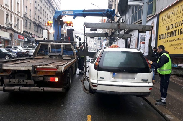 Комунална полиција одузела још четири возила дивљих таксиста