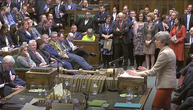 Брегзит прокишњава, вода прекинула седницу парламента