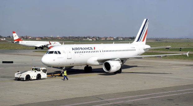 Ер Франс уводи нове мере: Заштитне маске током лета и мерење температуре путника