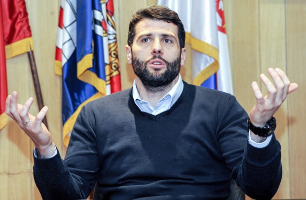 Преко целог терена “без коске”: Шапић прави чуда са лоптом и ван базена (ВИДЕО) 