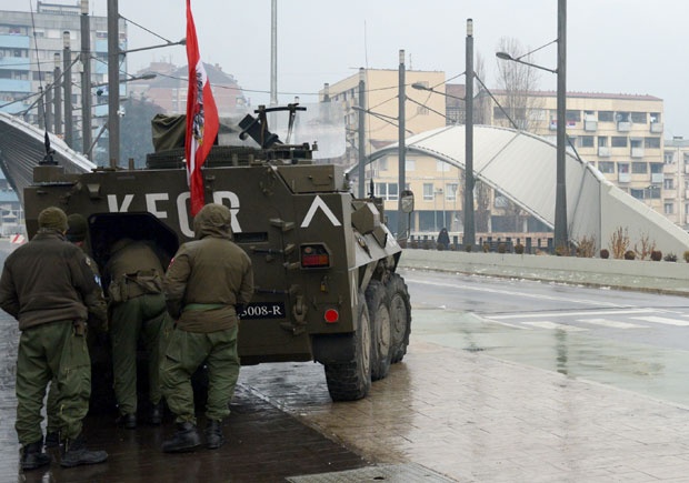 Аустријска армија пред банкротом: Војни авион у квару, министар се враћа колима из БиХ