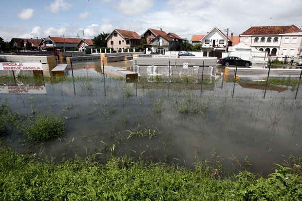 УПОЗОРЕЊЕ ЗА ДЕЛОВЕ БЕОГРАДА: Чесмовача није више за пиће, стижу цистерне са водом