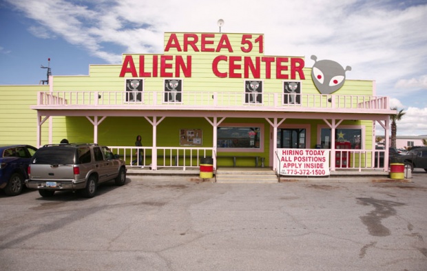 ТРАЖЕ ВАНЗЕМАЉЦЕ: За сада без упада у Област 51 (ВИДЕО)