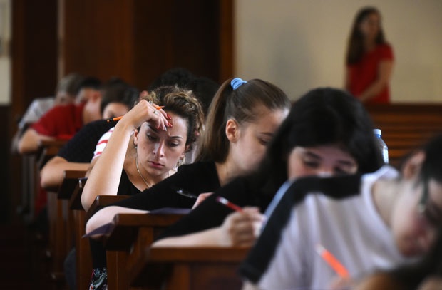 Шарчевић: Старим студентима рок до 2021. 