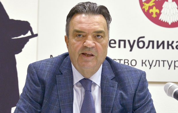 Вијести: Кнежевићу одузети пасоши и ограничено кретање