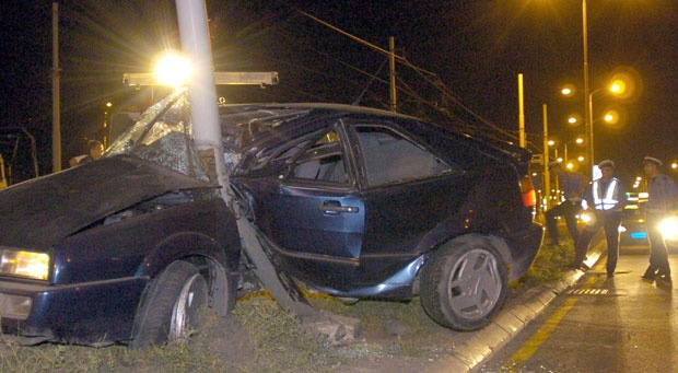 Мртав пијан ударио у бандеру: Кажњен са 150.000, забраном управљања годину дана и 21 поеном